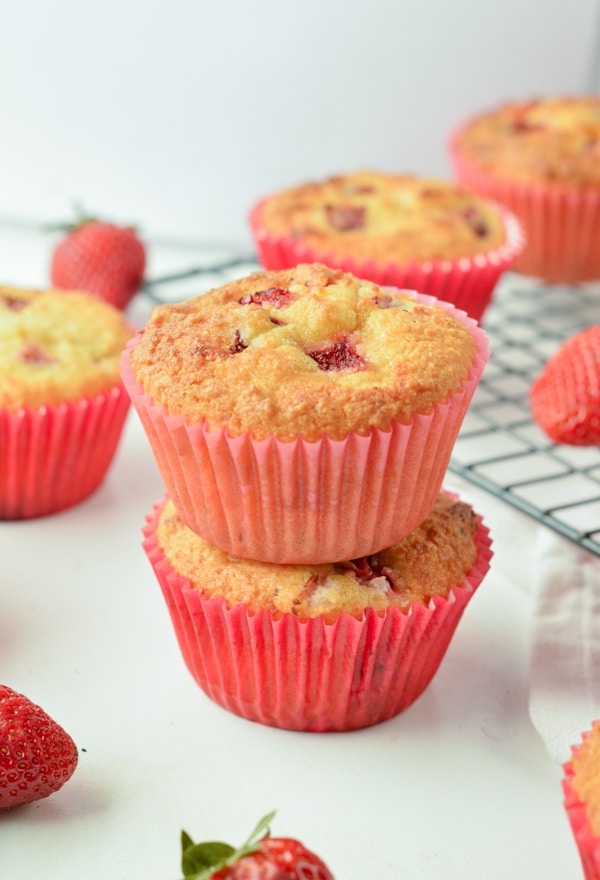 Keto Strawberry muffins - gluten free + dairy free - Sweetashoney - SaH