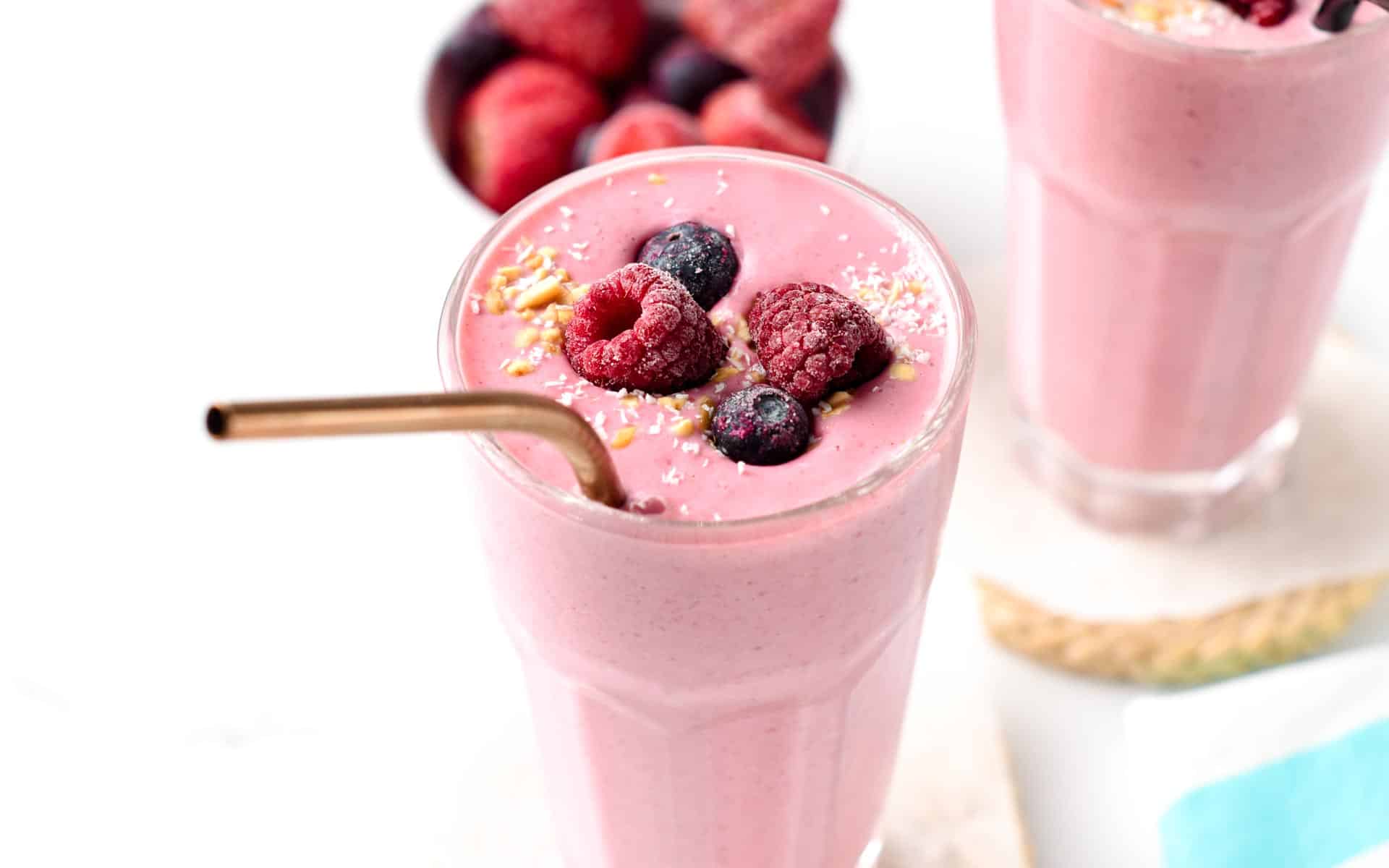 Protein-Packed Smoothie with Greek Yogurt and Frozen Fruit • Daisybeet