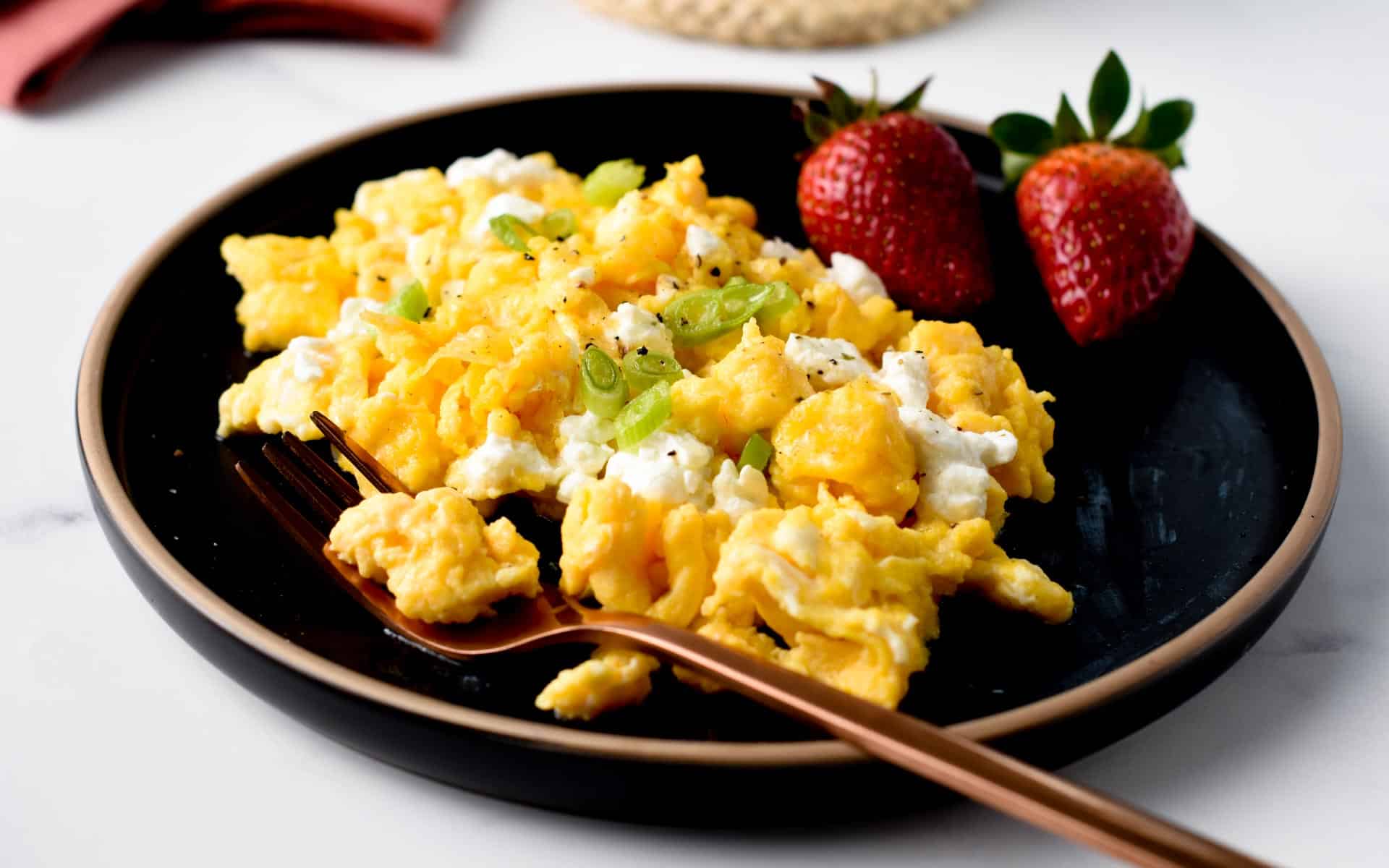 https://www.sweetashoney.co/wp-content/uploads/Scrambled-Eggs-with-Cottage-Cheese.jpg